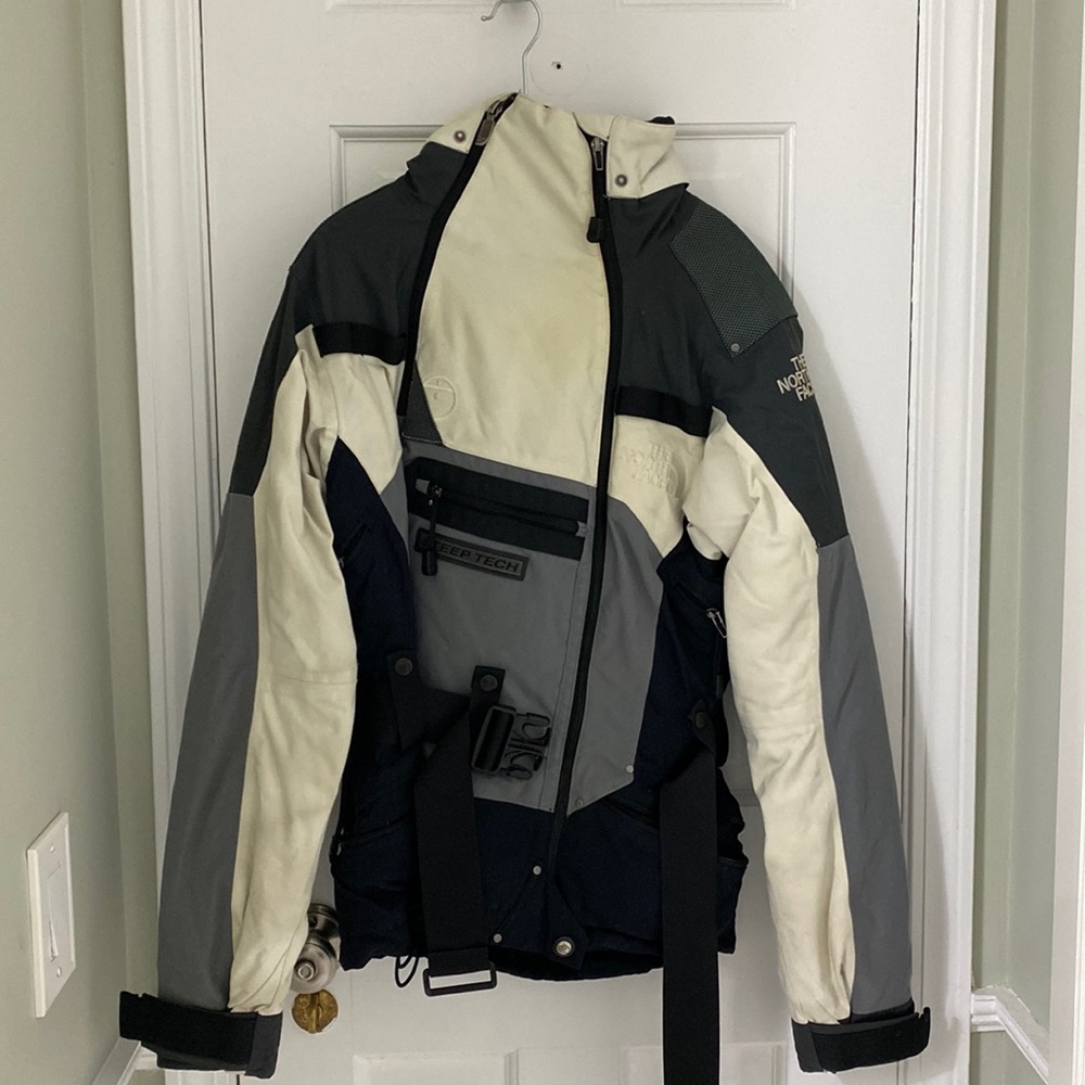 Woman’s medium The North Face 550 steep tech